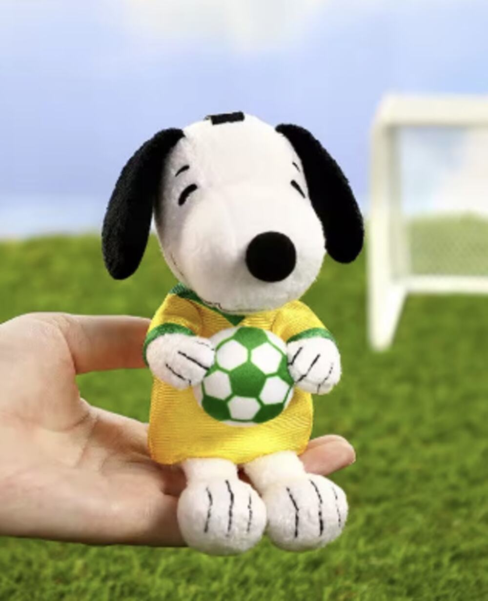 Peanuts x Vipo, Soccer Series Plush Box Guard Snoopy Pendant/Charm, New